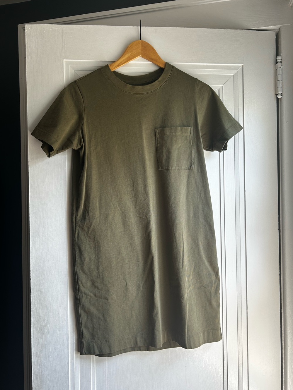 Everlane Organic Cotton Weekend Tee Dress in Kalamata - XS